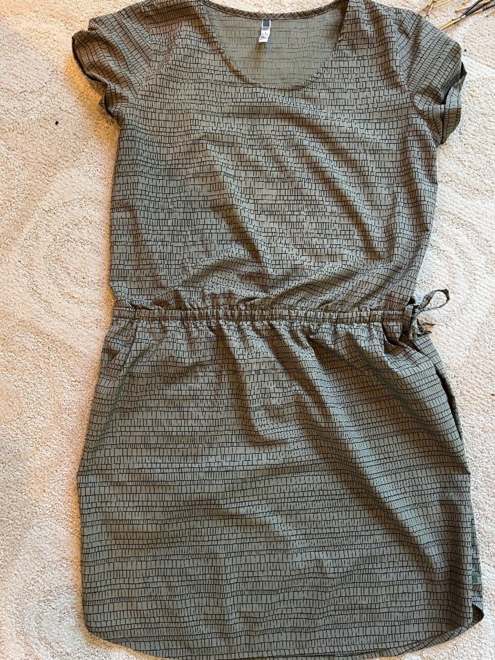 MEC Women's L Geometric Print Tie Waist Midi Dress Olive Black
